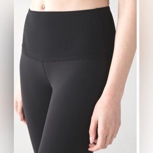 Lululemon Free Spirit Legging with Laser Cut Detail on Waistband Sz 4